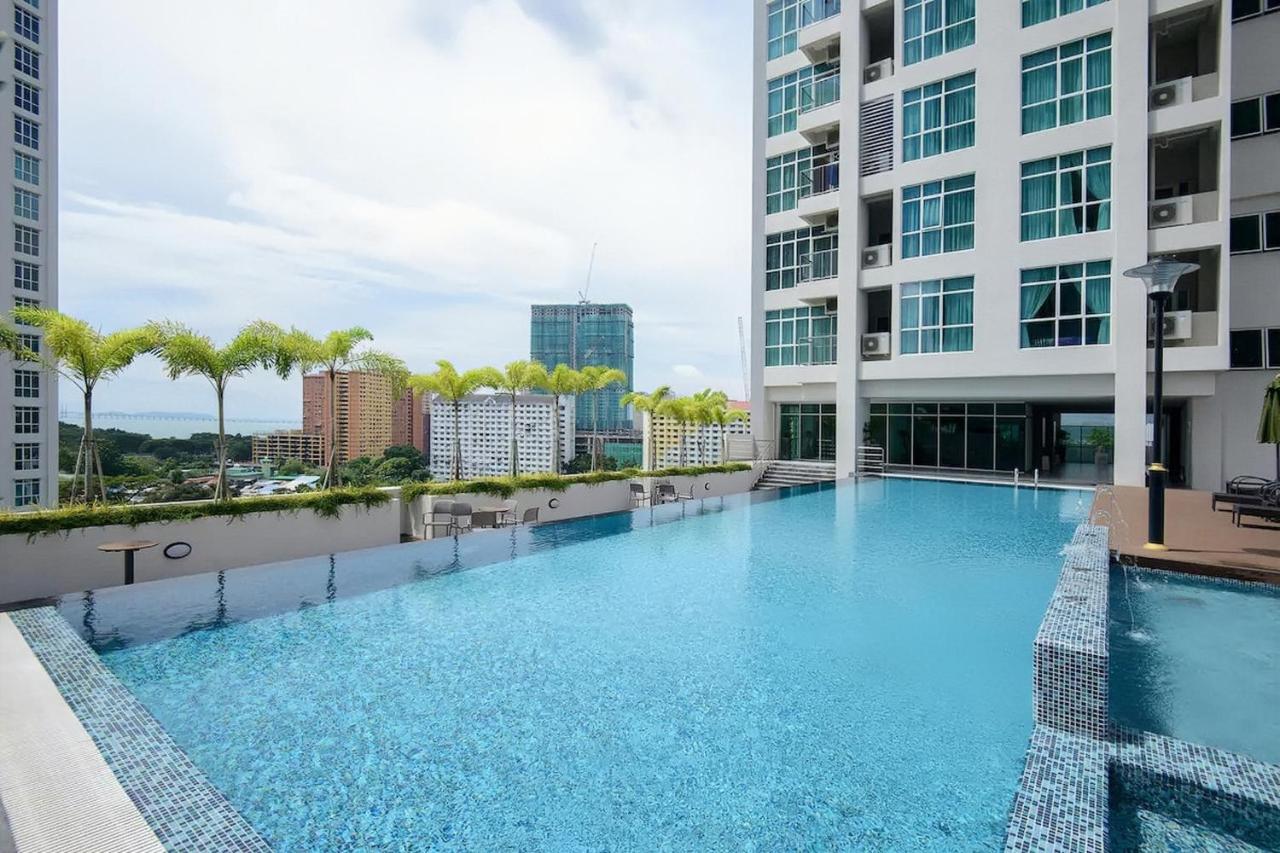 Straits Garden Suites Penang Jelutong Exterior photo